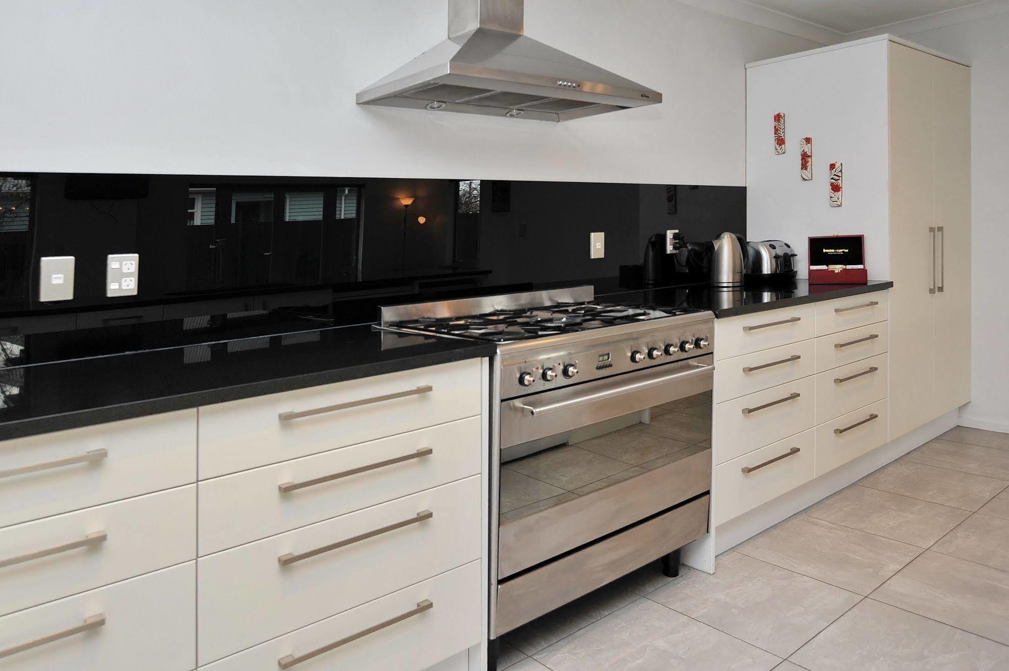Ilam Villa - Christchurch Holiday Homes Екстериор снимка